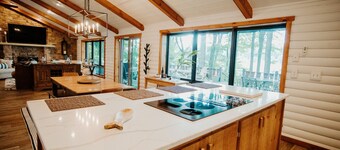 Romantic lakefront chalet w/hot tub