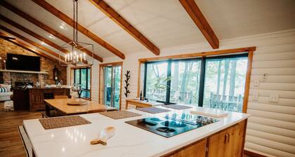 Romantic lakefront chalet w/hot tub