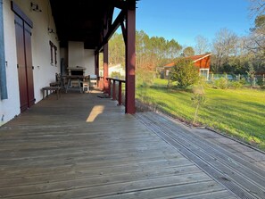Outdoor dining - Gîte de la Bécassière - les cabanes océanes - Monta (Vendays-Montalivet)