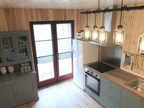 ثلاجة، ميكروويف، فرن، موقد طهي مسطح