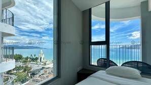 Family Triple Room | Desk, soundproofing, WiFi (free), bed sheets