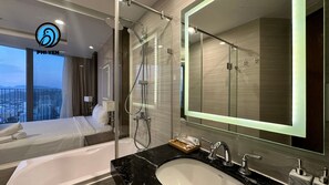 Regadera tipo lluvia, amenidades de baño gratuitas, secadora de cabello