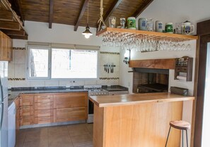 Microwave, oven, dishwasher, coffee/tea maker