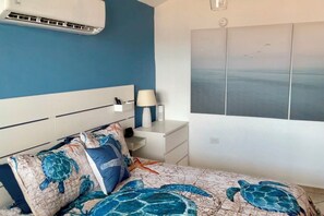 1 Schlafzimmer, Zimmersafe, Schreibtisch, Bügeleisen/Bügelbrett