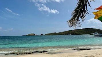 Camastros y toallas de playa