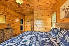 5 bedrooms, in-room safe, desk, iron/ironing board - Blue Ridge Luxury Cabin w/ Views, Movie Theater, EV Charger & Hot Tub (Morganton)