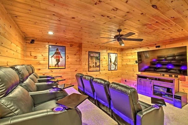 Smart TV, fireplace, stereo