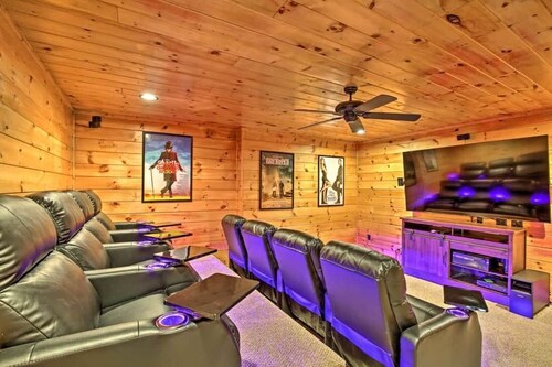 Blue Ridge Mountain Luxury Cabin in Morganton, GA