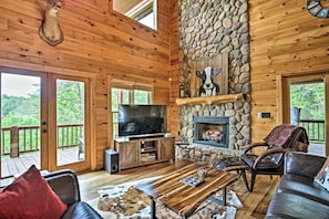 Smart TV, fireplace, computer monitors