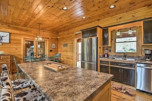 Coffee/tea maker, fridge, microwave, oven - Blue Ridge Luxury Cabin w/ Views, Movie Theater, EV Charger & Hot Tub (Morganton)