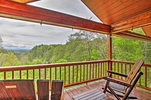 Property grounds - Large Mtn Retreat w/ Theater Room, Hot Tub, Game Room & Sunset Mountain Views! (Morganton)