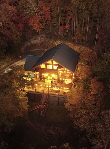 Large Mtn Retreat w/ Theater Room, Hot Tub, Game Room & Sunset Mountain Views!