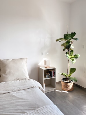 1 bedroom, iron/ironing board, bed sheets, wheelchair access