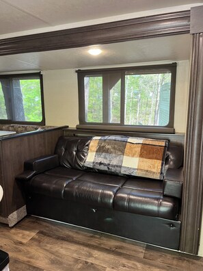 Interior - Camper/ RV to Relax - camping (Hardin)