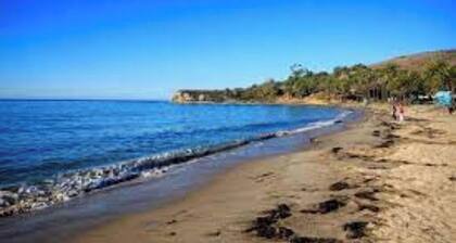 Walk to downtown Walnut Creek world class shopping and dining, hiking and biking