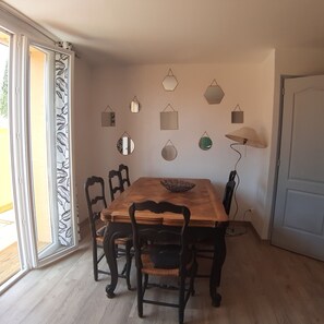 Dining - Bright apartment in Provence (Trans-en-Provence)