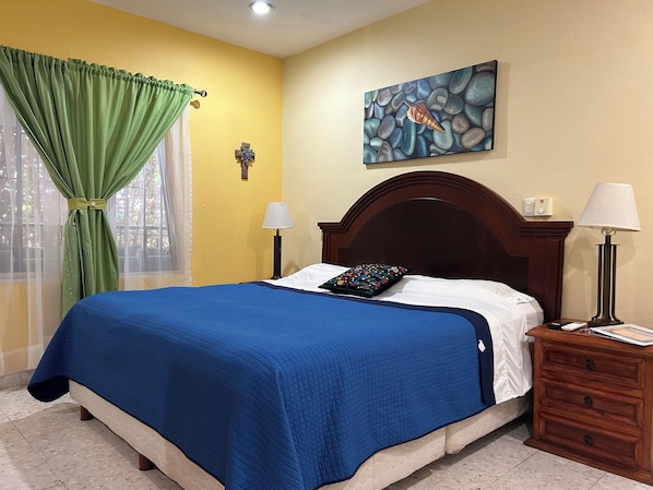 1 bedroom, pillow-top beds, individually decorated - Belisario (Mazatlán)