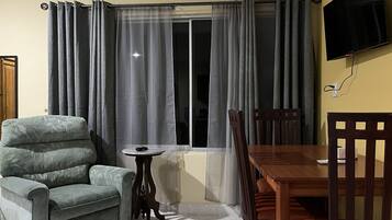 BELISARIO 2 | Living area | 40-inch flat-screen TV with digital channels, TV, Netflix