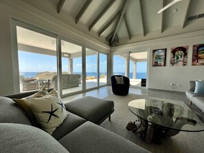 Smart TV, books, stereo