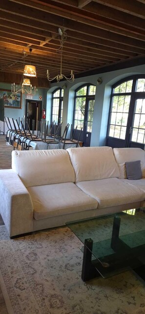 City Townhome | Living area