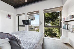 4 bedrooms, desk, iron/ironing board, travel cot