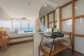 2 chambres, fer et planche à repasser, literie fournie