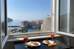 Appartement supérieur | 1 chambre, accès au Wi-Fi (inclus), literie fournie