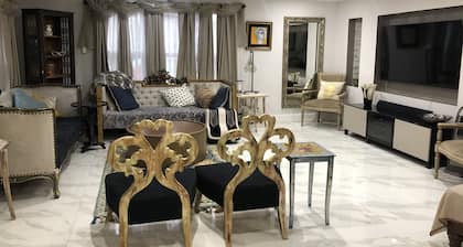 4 Bedroom House perfect for families! Near Beach!