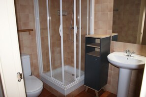Douche, sèche-cheveux, bidet
