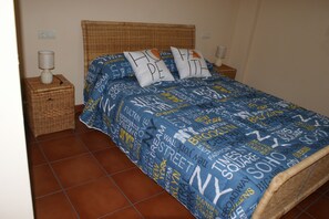 2 chambres, fer et planche à repasser, Wi-Fi gratuit, draps fournis