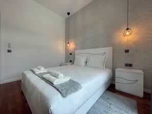 1 chambre, coffre-fort, bureau, fer et planche à repasser