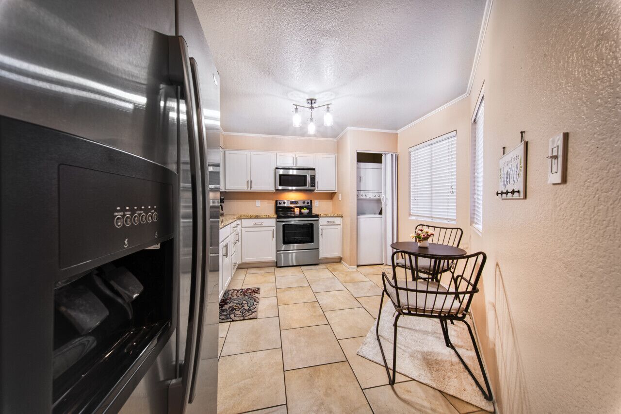 Coffee/tea maker, fridge, microwave, oven
