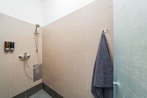 Apartment, 3 Schlafzimmer, Nichtraucher, Küche | Dusche im Bad
