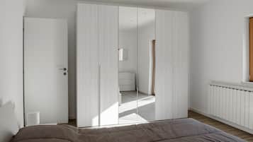 Departamento panorámico | 2 habitaciones, ropa de cama de alta calidad, edredón y escritorio