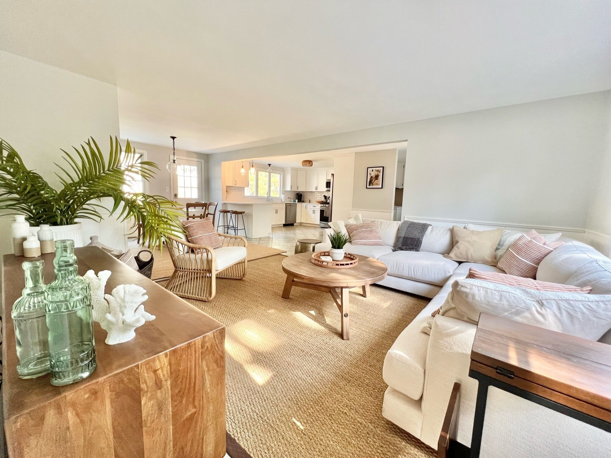 Smart-tv, een open haard, videospelletjes en tafelvoetbal