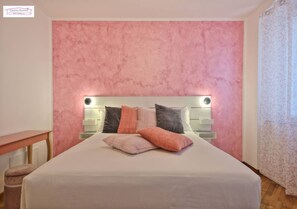 1 bedroom, in-room safe, free WiFi, bed sheets - Renovated apartment in historic building in the center of Rapallo (Rapallo)