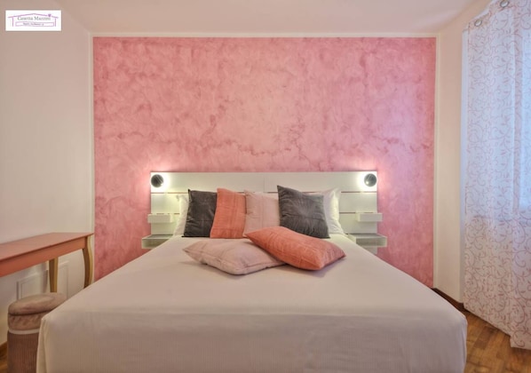 1 bedroom, in-room safe, free WiFi, bed sheets