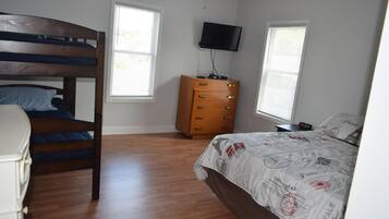 2 bedrooms, desk, iron/ironing board, free WiFi