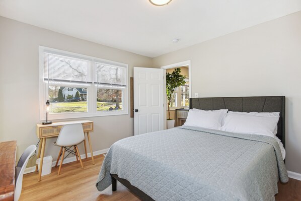 منزل ديلوكس | 4 عدّة غرف نوم وواي فاي مجانًا وملاءات أسرّة