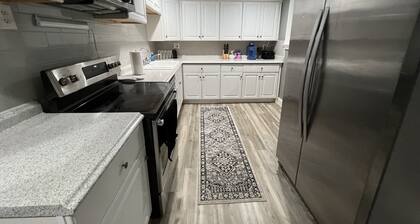 Spacious 2 bedroom 2 bathroom. 4 beds!