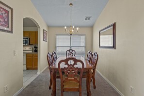 Dining - Family Ready in Gated Community Near Attractions (Davenport)
