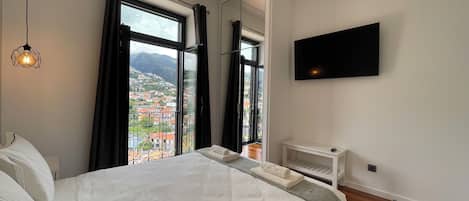 1 bedroom, in-room safe, desk, iron/ironing board