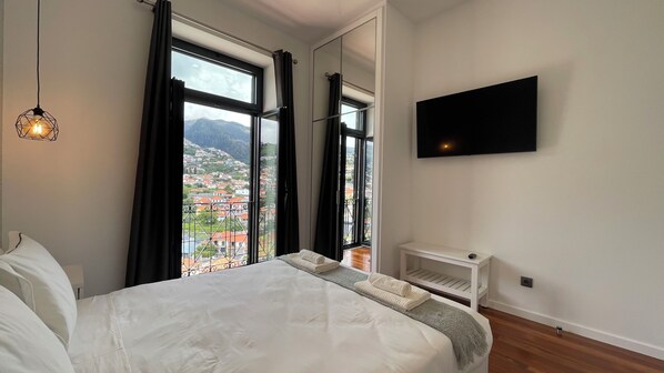 1 bedroom, in-room safe, desk, iron/ironing board