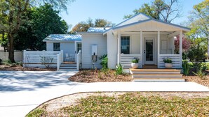 A single-story house with a covered porch and a small front yard. - Palmetto Bungalow - Quaint, original Fairhope cottage close to town. (Fairhope)