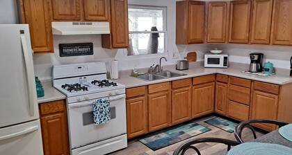 Guesthouse/apartment 5 minutes from Hospital, convenient center, and freeway