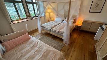 2 makuuhuonetta, silitysrauta/-lauta, vauvan matkasänky, Wi-Fi