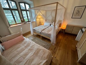 2 bedrooms, iron/ironing board, travel cot, WiFi