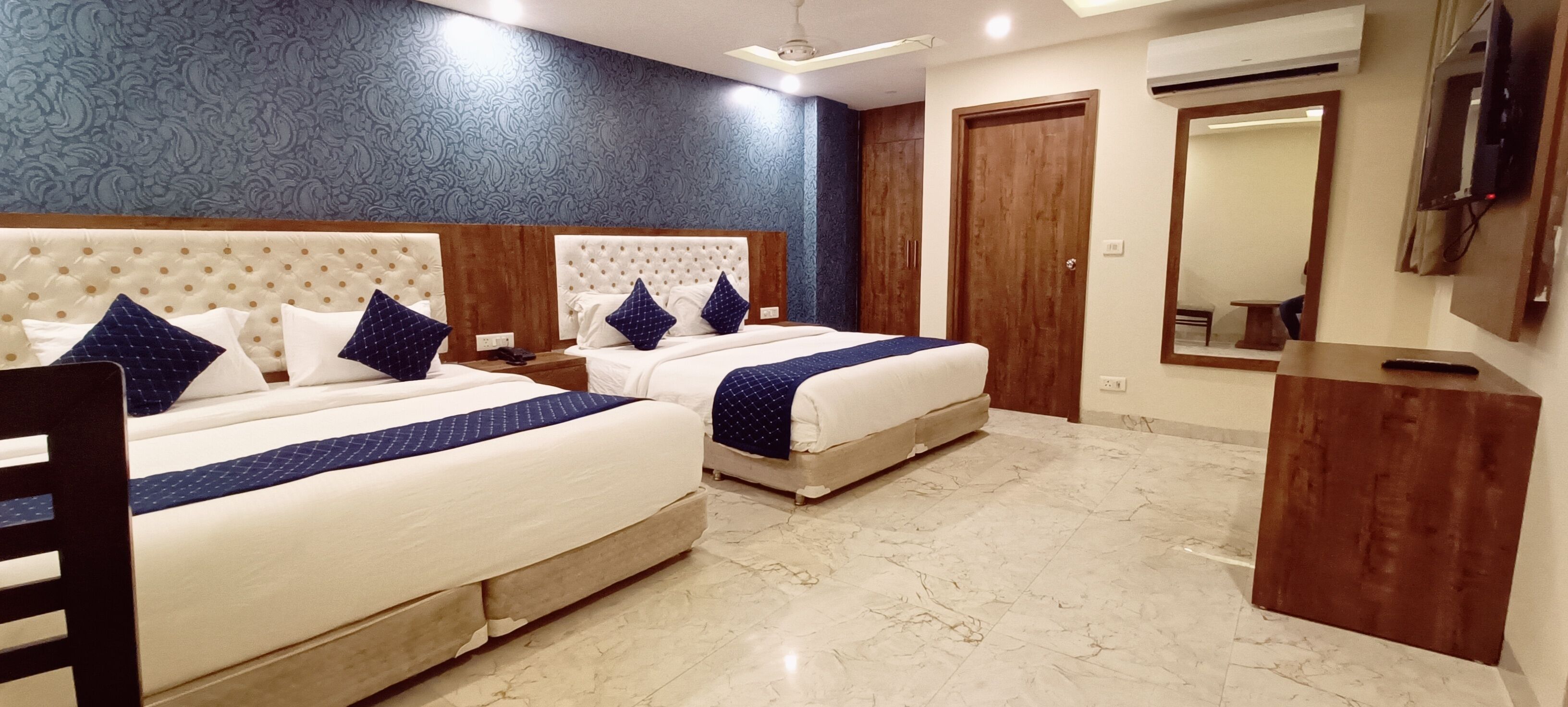 Family Quadruple Room | Courtyard view