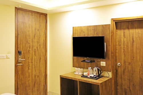 Deluxe Double or Twin Room, City View