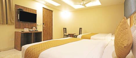Family Quadruple Room | 1 bedroom, soundproofing, free WiFi, bed sheets